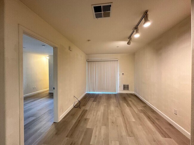 Building Photo - Modern Condo in a Gated Community Near Santana Row & Valley Fair!