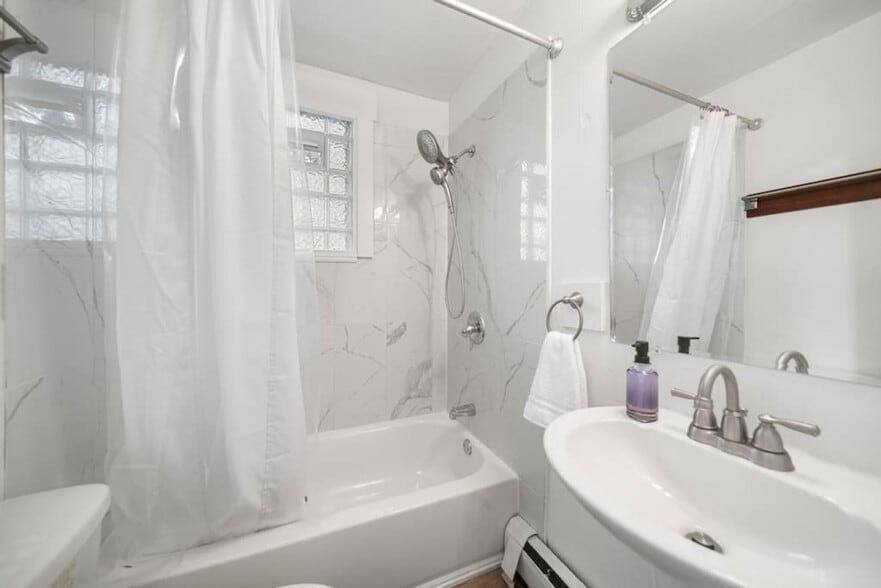 Building Photo - 242 Mccormick Pl