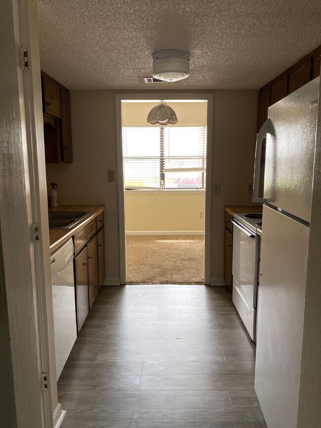 Building Photo - Townhouse for Rent