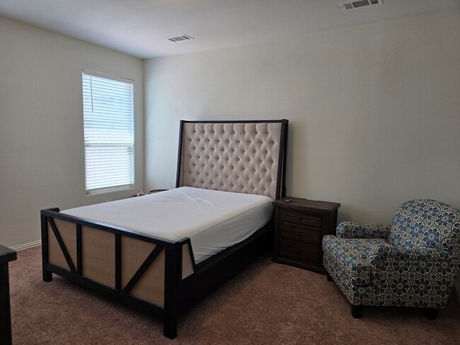 Building Photo - 6911 Longfellow Ranch Rd