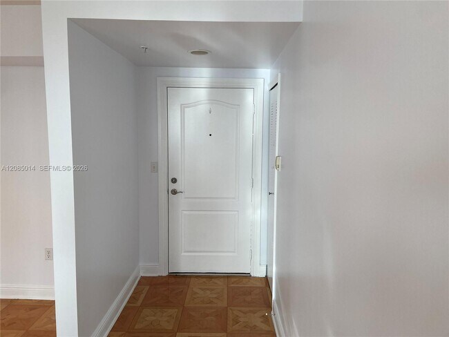 Building Photo - 2550 SW 27th Ave