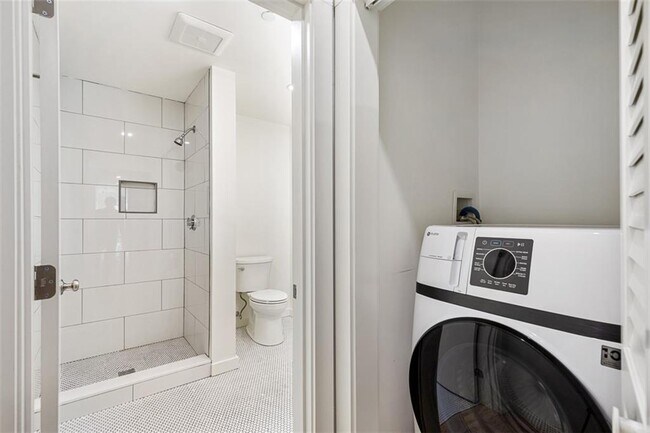 Building Photo - 71 Richmond St