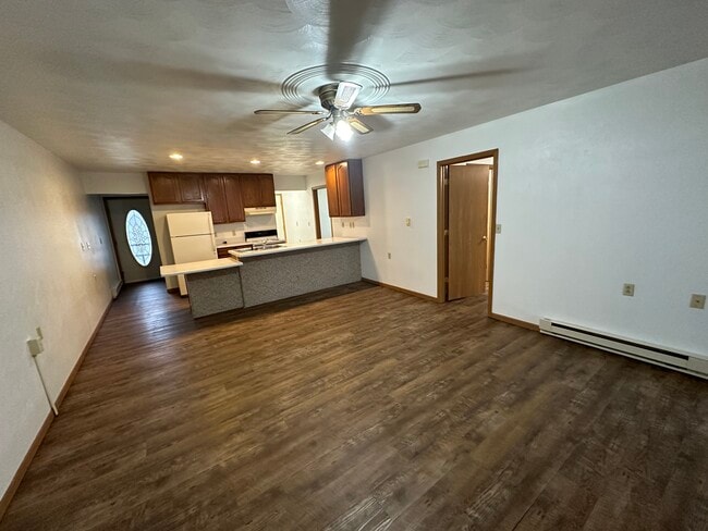 Building Photo - 1072 Lakeshore Dr