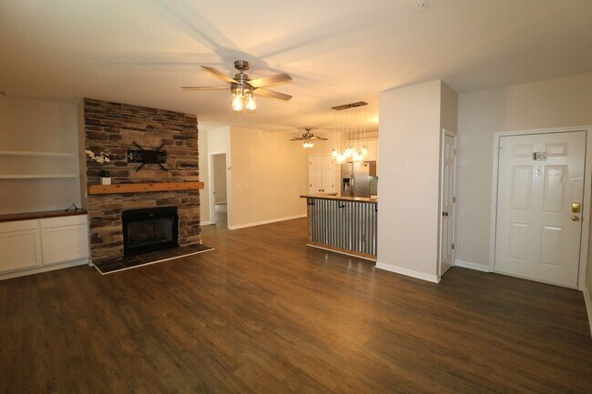 Building Photo - 6901 Hanesbrook Cir