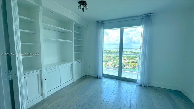 Building Photo - 5900 Collins Ave