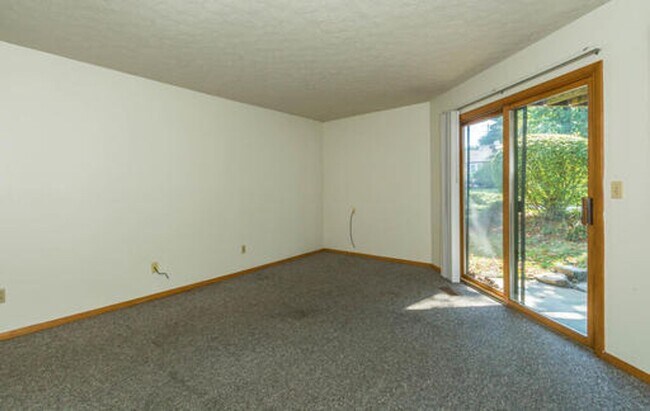 Building Photo - 525 E Smith Ave