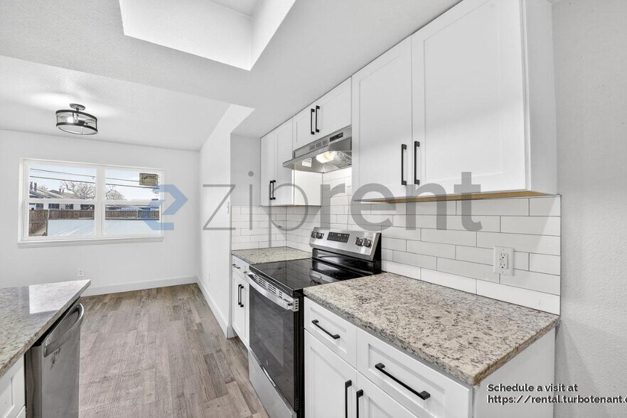 Building Photo - 2505 Clearwood Dr