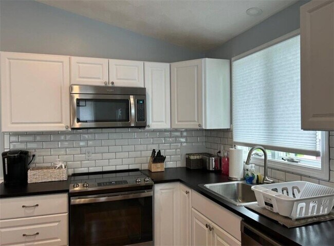 Building Photo - 110 Winsor Ave