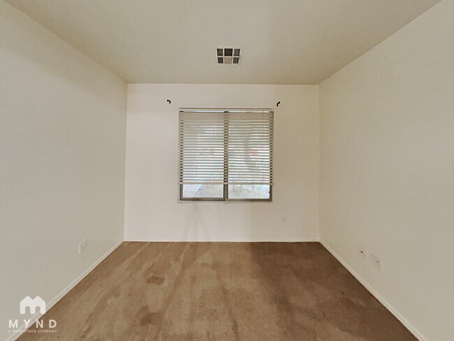 Building Photo - 16511 W Post Dr