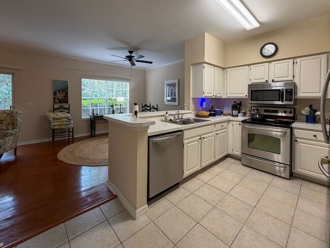 Building Photo - 2/2 Condo in The Links @ Haile Plantation - available end of April! *Approved Application*