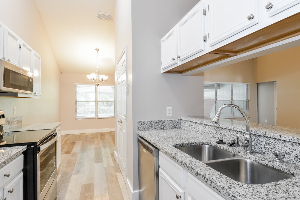 Building Photo - 12791 Serenade Cir N