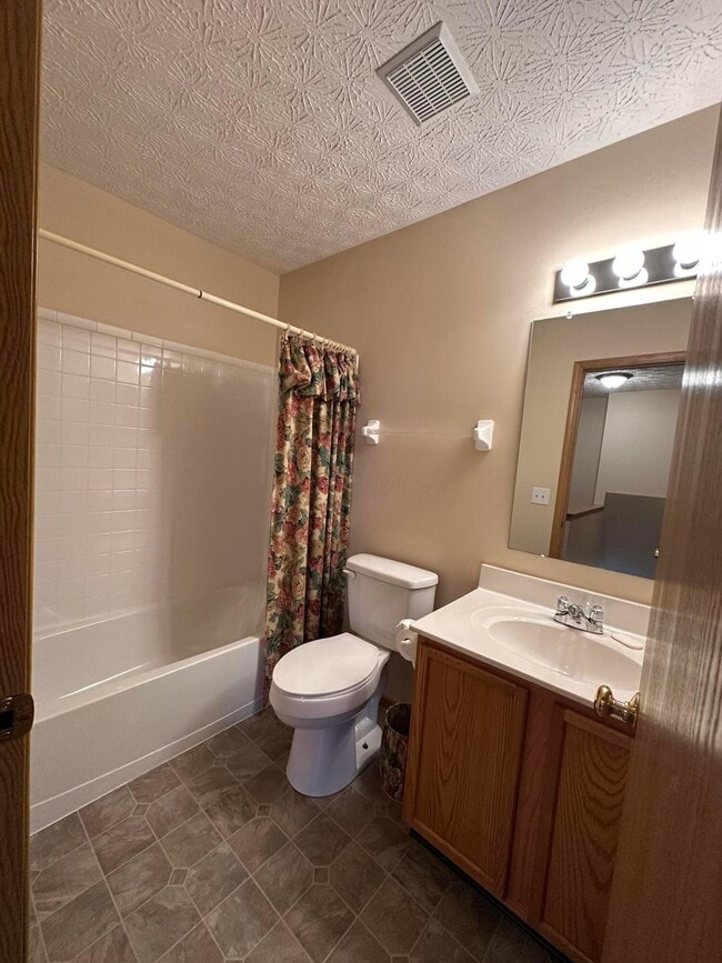 Building Photo - 135 Saratoga St