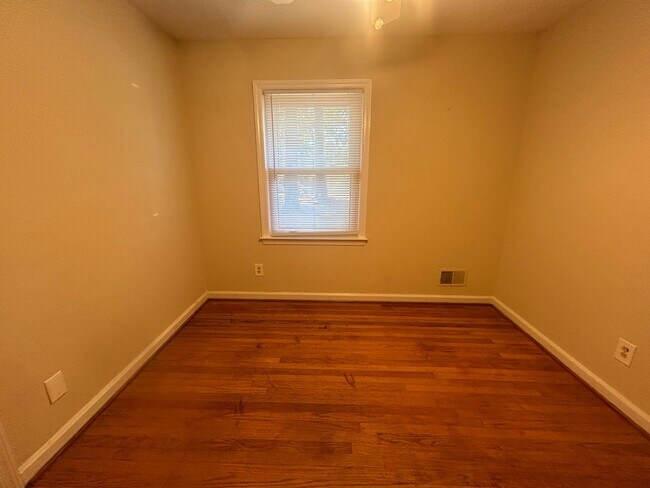 Building Photo - 1427 Woodlawn Ave