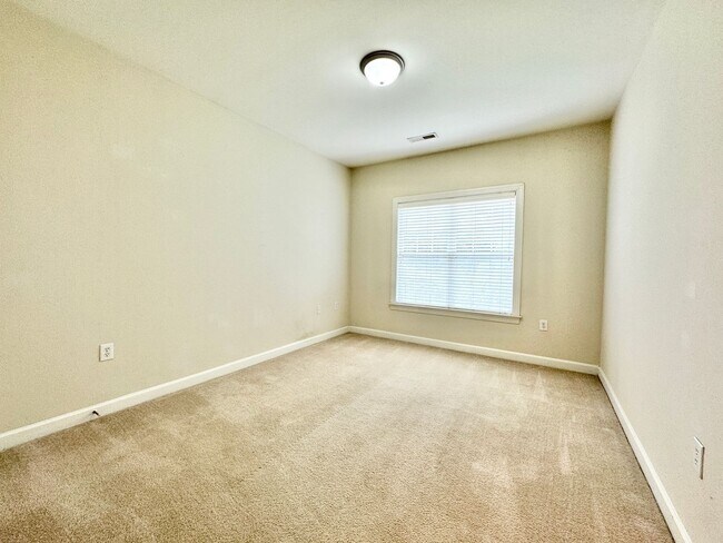 Building Photo - 108 Sunset Cir