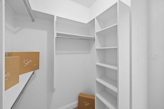 Building Photo - 2130 Sun Meadow Dr
