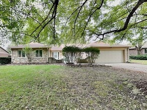 Building Photo - 323 Hillendale Dr