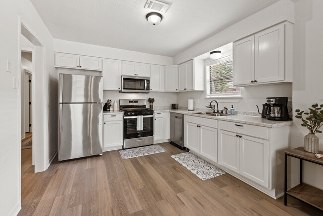 Building Photo - 4136 Willow Oak St