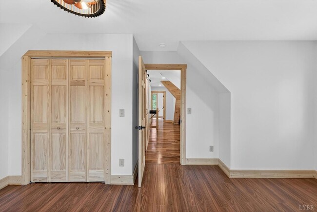 Building Photo - 308 Acres Ct