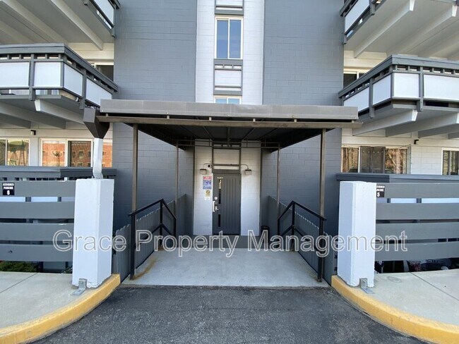 Building Photo - 555 E 10th Ave