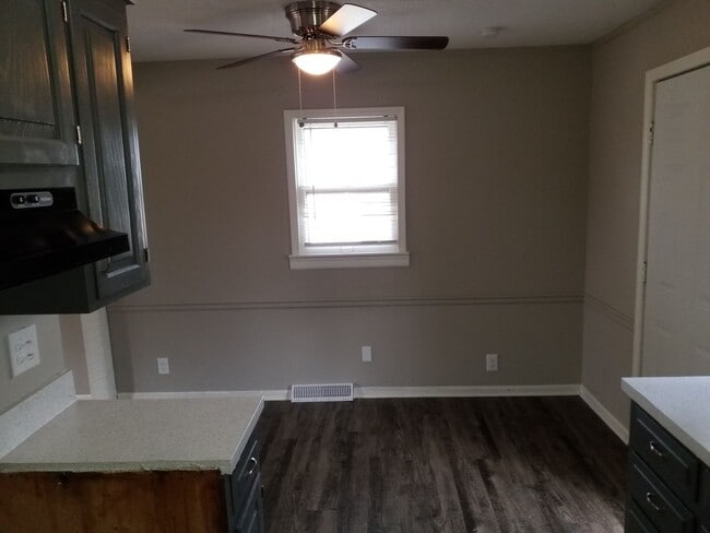 Building Photo - AVAILABLE NOW! Liberty Home 3 Bed 2 Bath 2...
