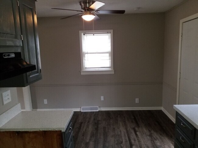 Building Photo - NO SECURITY DEPOSIT for OCTOBER MOVE IN! A...
