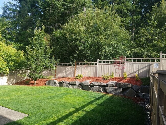 Building Photo - 4 Bedroom + Office in NE Lacey - Fully Fenced Yard and Minutes from freeway and JBLM - Available ...