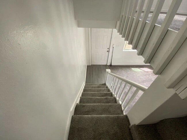 Building Photo - 452 Alder St