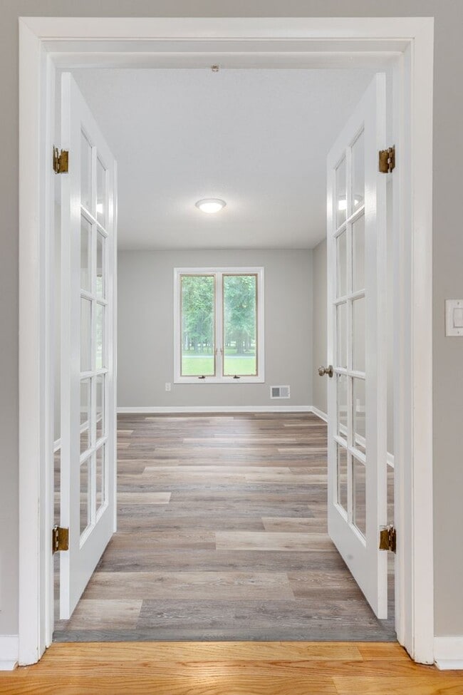 Building Photo - 400 Derby Ln