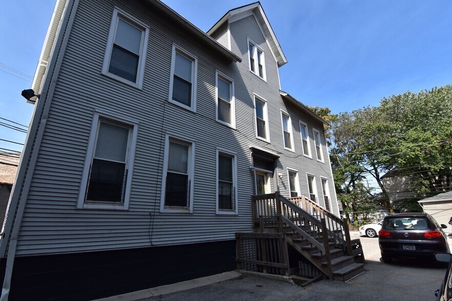 Building Photo - 3230 N Clark St