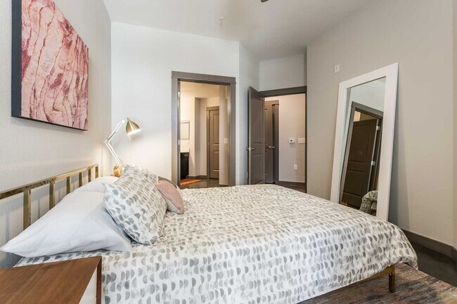 Building Photo - Your Downtown Lifestyle Begins Now