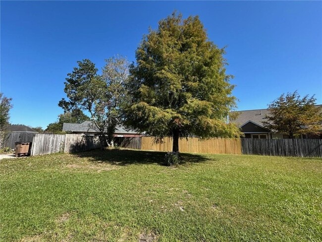 Building Photo - 5463 Henning Dr W
