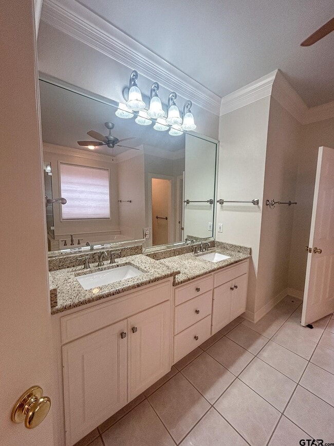 Building Photo - 704 Shiloh Ridge St