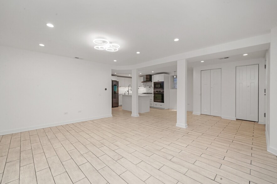 Building Photo - 2203 W Giddings St