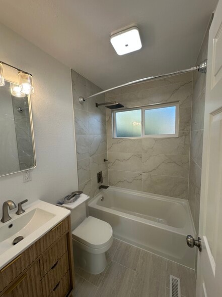 Building Photo - 6332 Santa Catarina Way