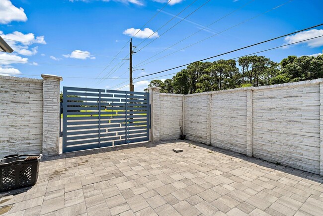 Building Photo - 2298 SE Pear Ln