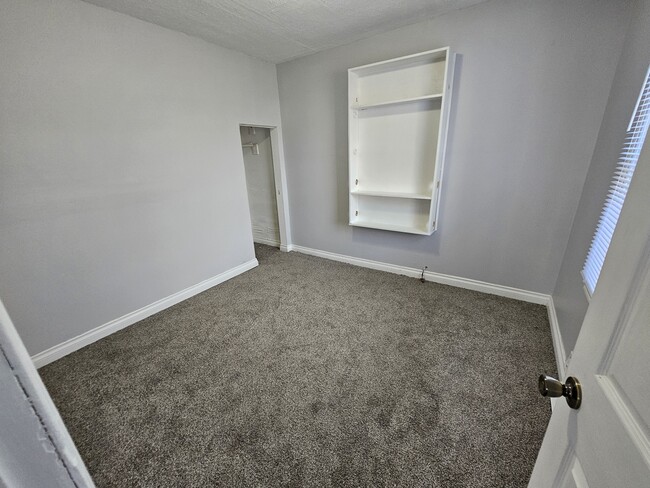 Building Photo - 6828 Meadow Ave