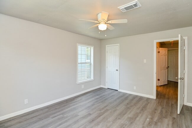 Building Photo - 4714 Nichols St