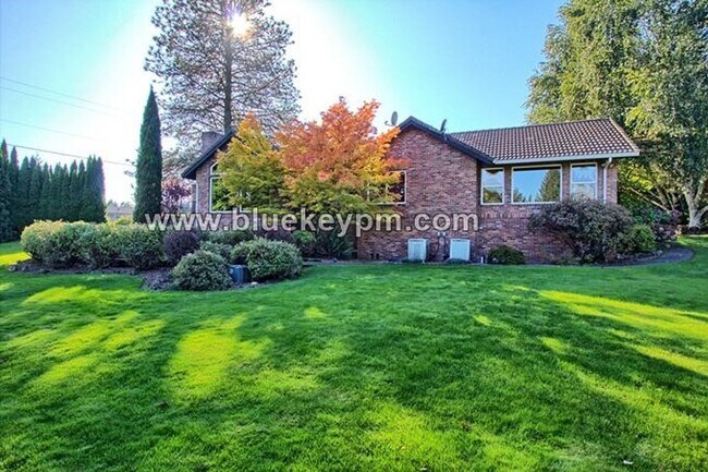 Building Photo - 3 Bed, 2 Bath, 1 Acre Home in Ridgefield, WA