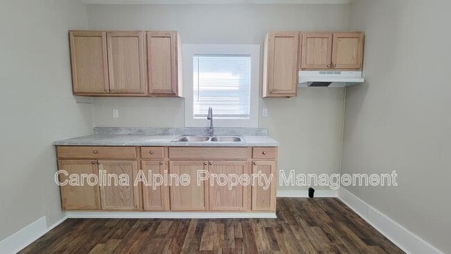 Building Photo - 318 E Sumter St