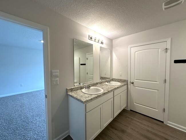 Building Photo - 3262 Chapelwood Dr