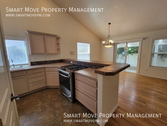 Building Photo - 9978 W Sleepy Hollow Ln