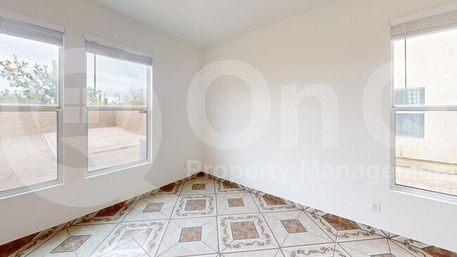 Building Photo - 4720 W Lindenthal Ln