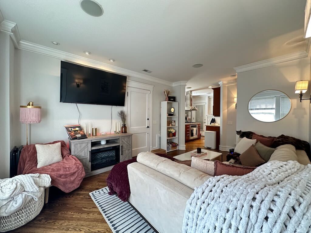 Building Photo - 1410 W Cornelia Ave