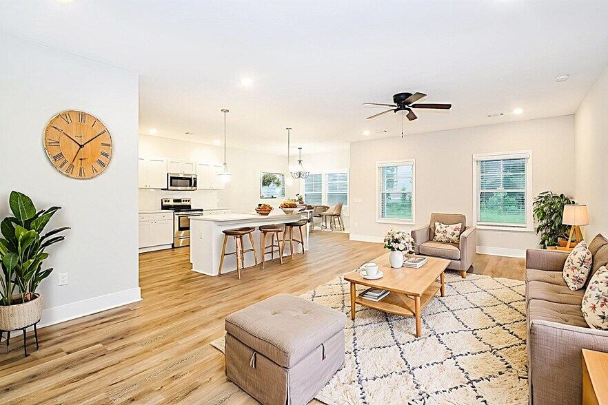 Building Photo - 1047 Autumns Wood Cir E