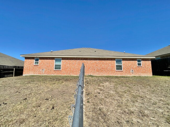 Building Photo - 1412 Cinch Dr