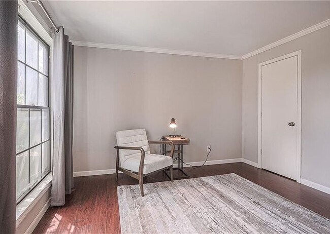 Building Photo - Rare end unit condo at The Crossings, loca...