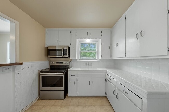 Building Photo - 310 Sumner Dr