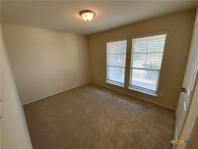 Building Photo - 5586 Perdita Dr