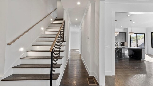 Building Photo - 208 Indian Hills Trail