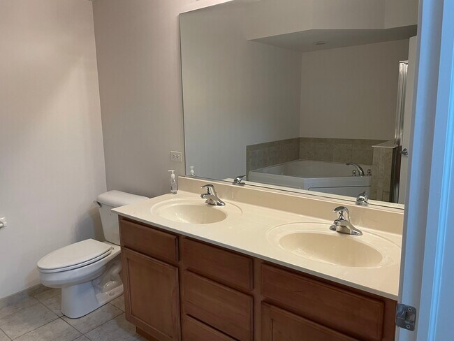 Building Photo - 3501 Wellington Ct